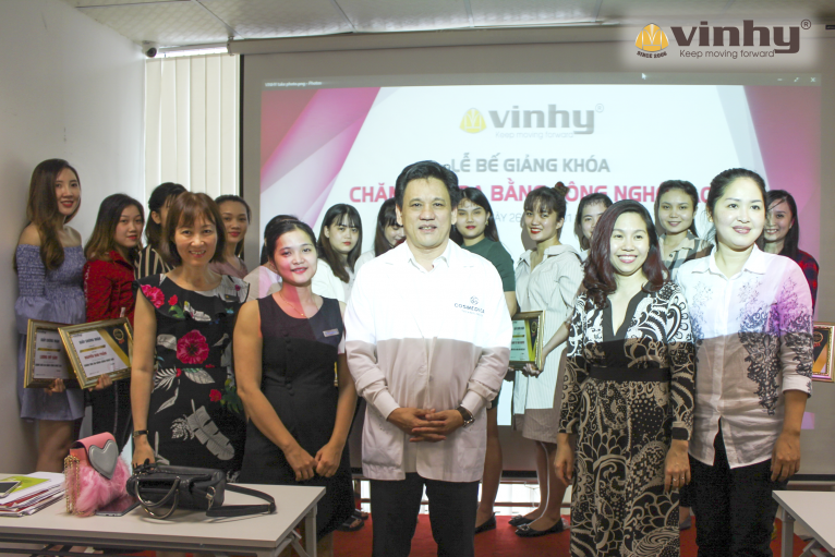 hoc-vien-chup-hinh-luu-niem-cung-bac-si-chuyen-gia-dao-tao-tai-vinhy-3-1