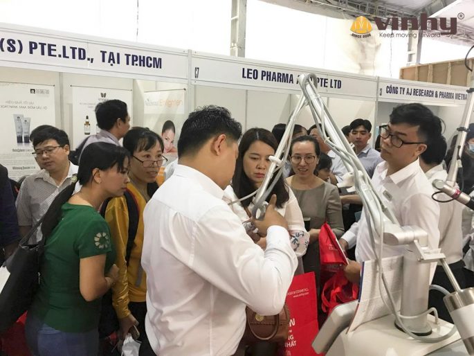cong-nghe-tham-my-vinhy-tiep-tuc-gay-bao-tai-hoi-thao-da-lieu-3-1
