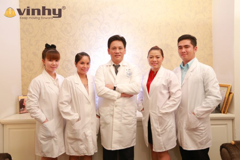 doi-ngu-giang-vien-khoa-hoc-tham-my-laser-tai-vinhy-2-1