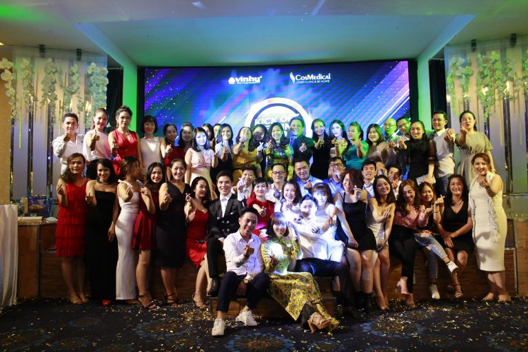 gia-dinh-viinhy-chup-anh-luu-niem-sau-chuong-trinh-2
