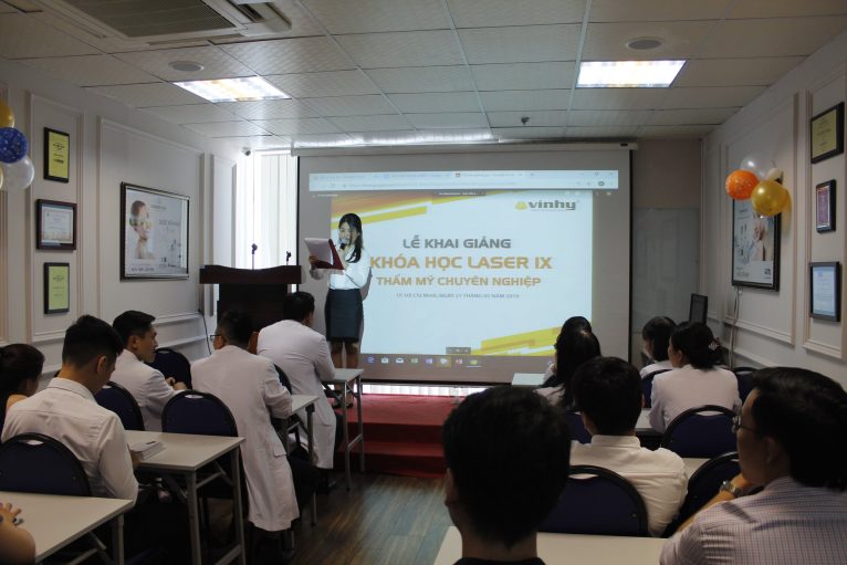 vin-hy-khai-giang-lop-dao-tao-laser-tham-my-chuyen-nghiep-khoa-9-8