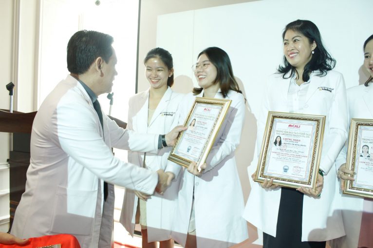 le-tot-nghiep-khoa-dao-tao-laser-tham-my-chuyen-nghiep-khoa-11-8